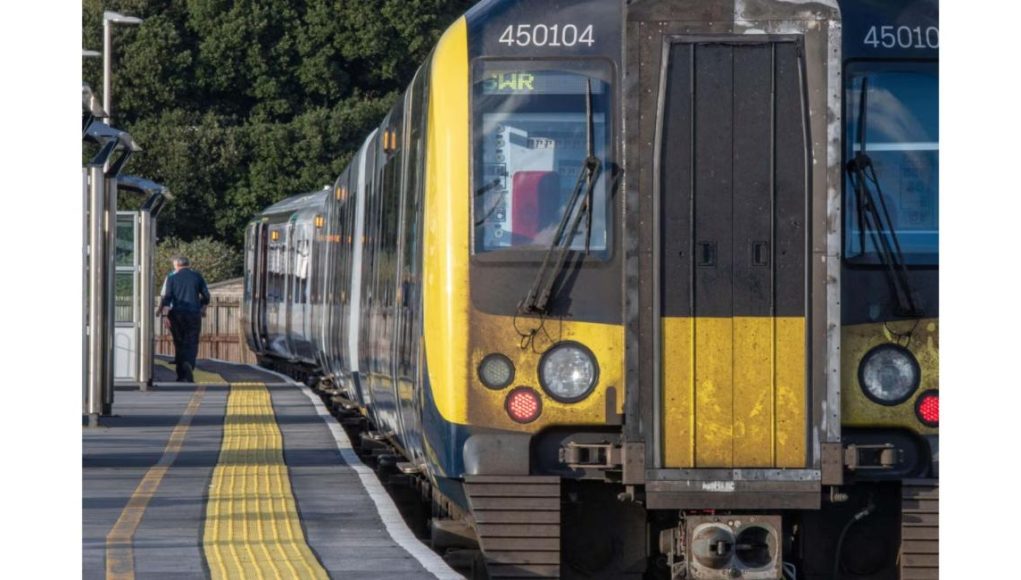 UK government lowers train driver age to 18 to tackle staff shortages and improve reliability.